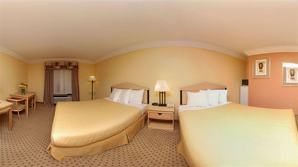 Hotel Super 8 By Wyndham I-35 2*