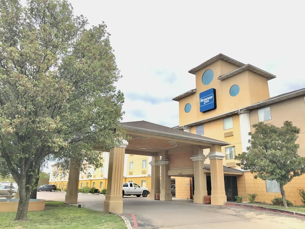 Hotel Super 8 By Wyndham I-35 2*