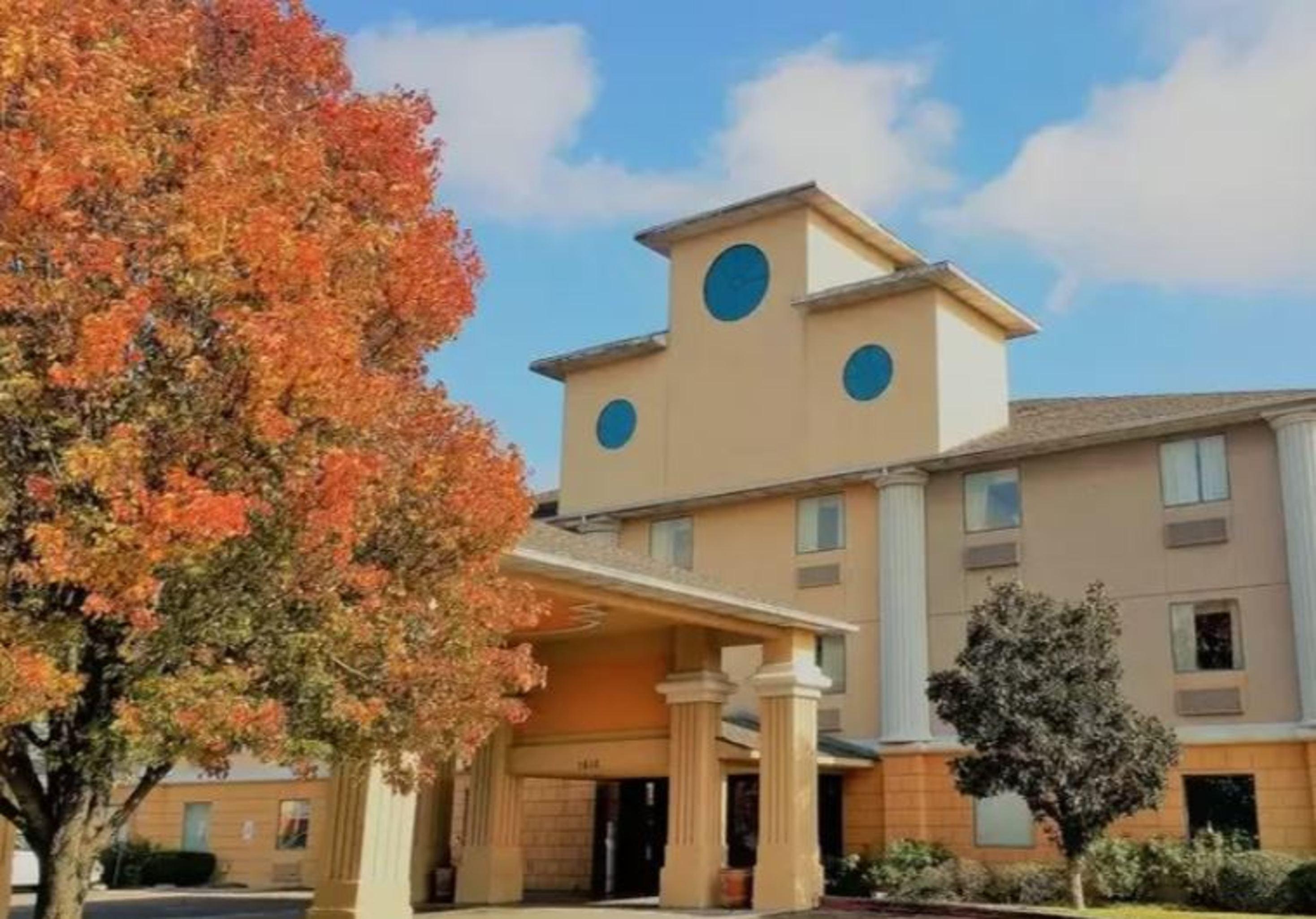 Super 8 By Wyndham I-35 Hotel 2*