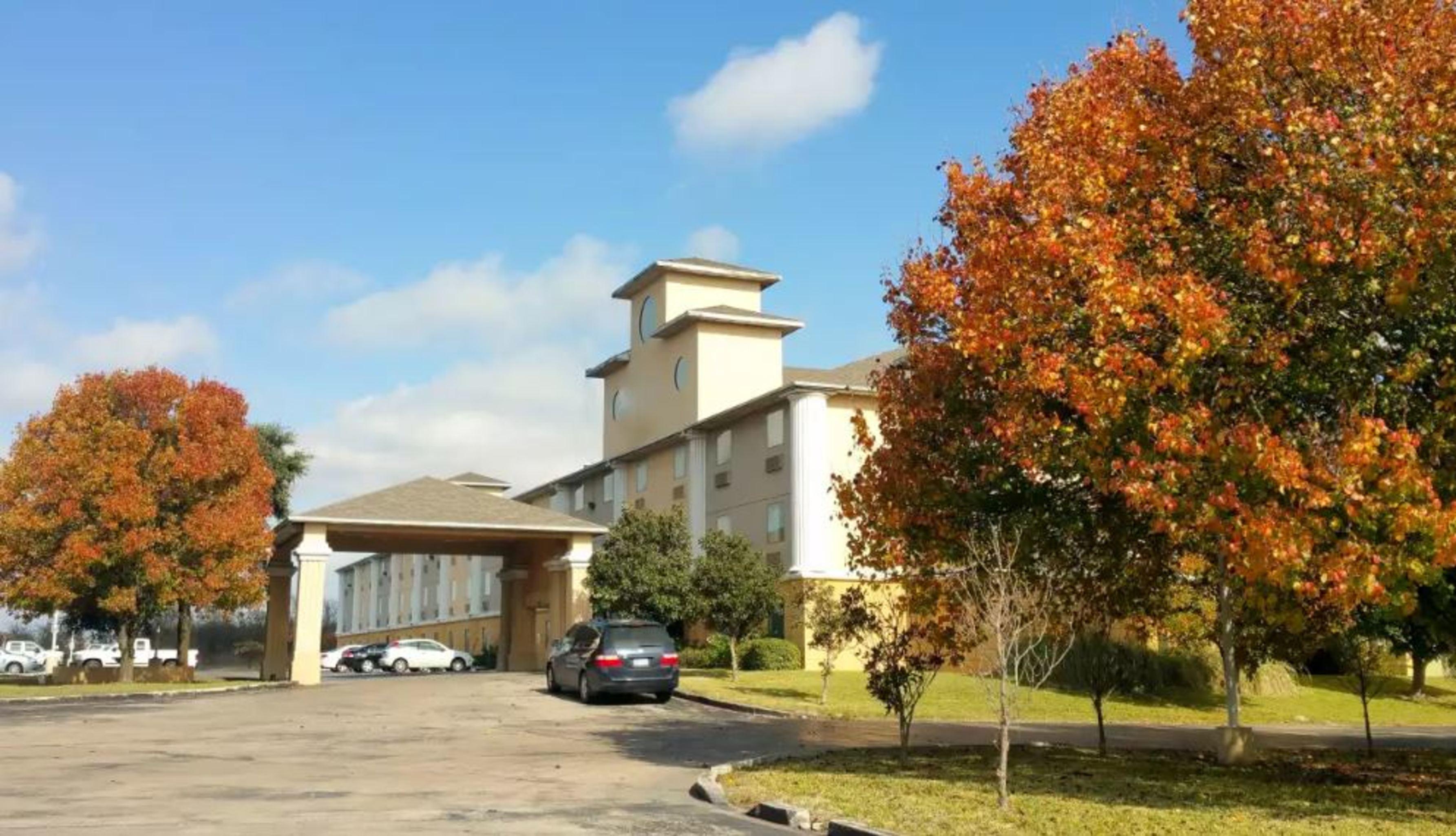 Super 8 By Wyndham I-35 2*