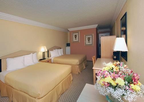 Super 8 By Wyndham I-35 2*